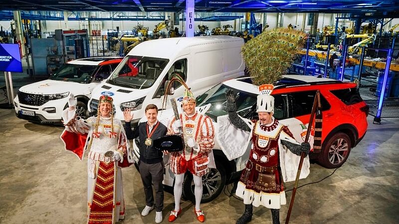 Fahrzeugübergabe an Kölner Dreigestirn: Zum 200-jährigen Karnevalsjubiläum elektrifiziert Ford den Rosenmontagszug