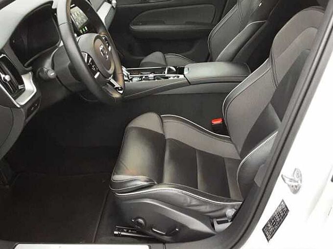 Volvo V60 Plus Dark Recharge Plug-In Hybrid AWD