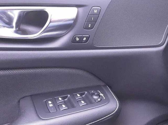 Volvo V60 Plus Dark Recharge Plug-In Hybrid AWD