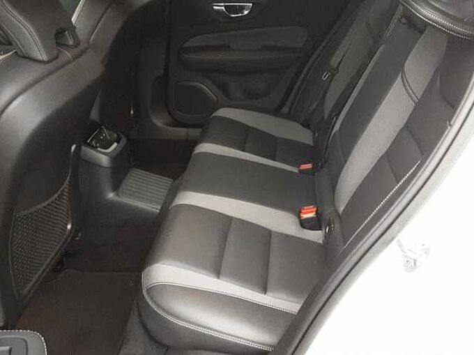 Volvo V60 Plus Dark Recharge Plug-In Hybrid AWD