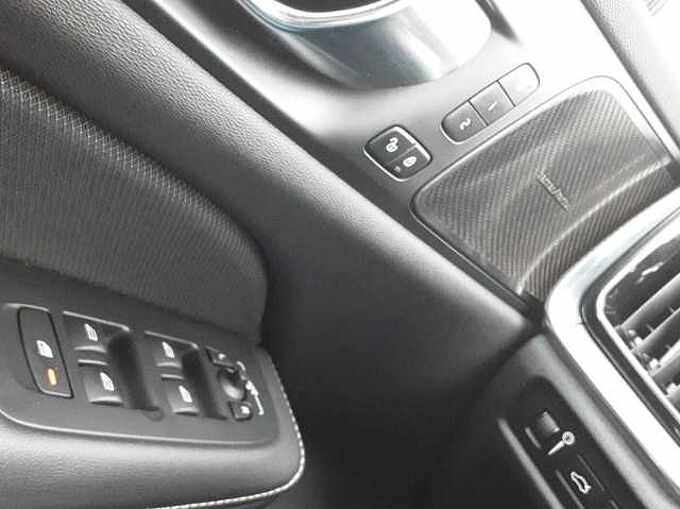 Volvo V60 R Design Recharge Plug-In Hybrid AWD