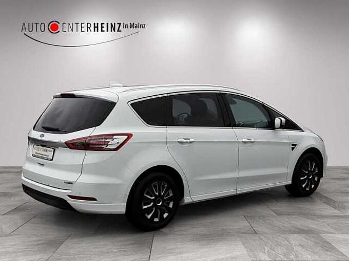 Ford S-Max Hybrid Titanium