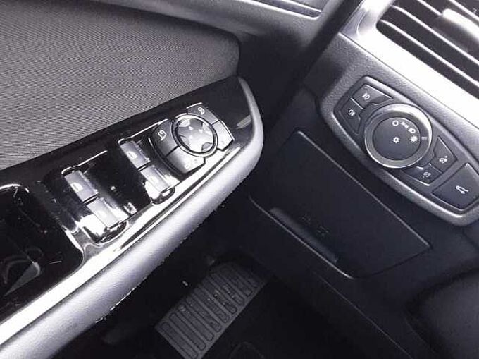 Ford S-Max Hybrid Titanium