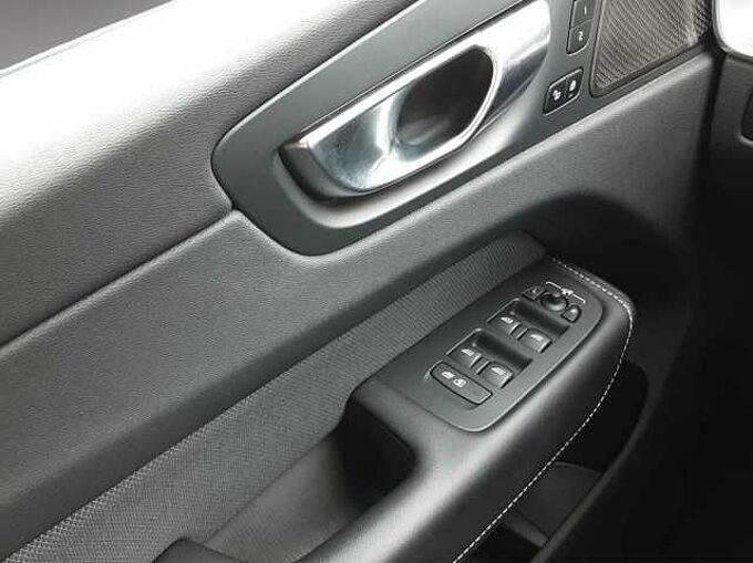 Volvo XC 60 Plus Dark 2WD