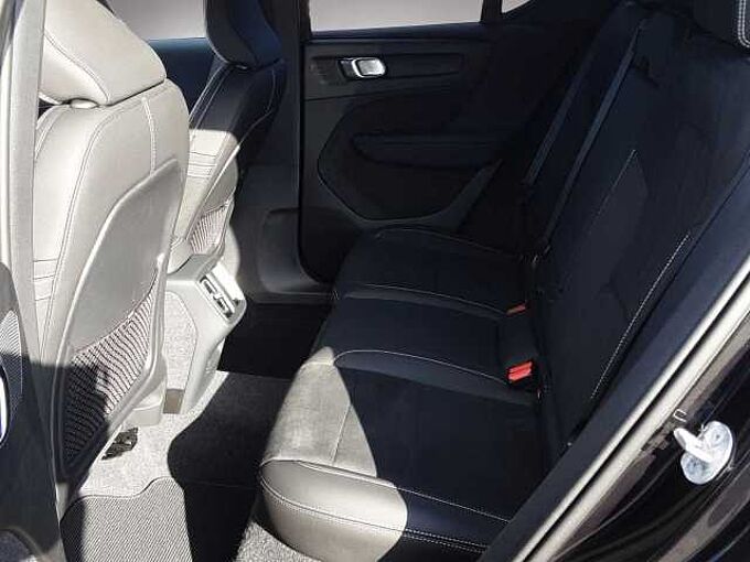 Volvo XC 40 Plus Black Edition 2WD