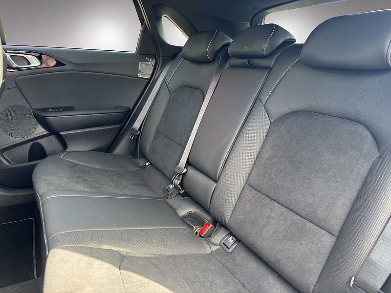 Kia Ceed 1.5 T-GDI DCT7 OPF GT Line Tech. -, Leder. -, und Performance-Paket + Glasdach