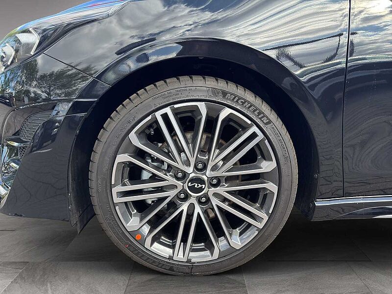 Kia Ceed 1.5 T-GDI DCT7 OPF GT Line Tech. -, Leder. -, und Performance-Paket + Glasdach