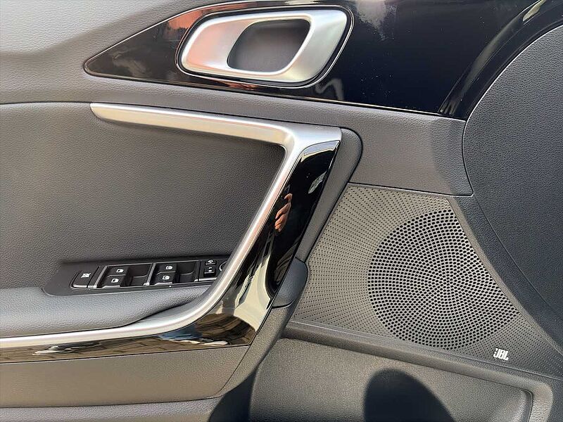 Kia Ceed 1.5 T-GDI DCT7 Ultimate Edition Style und Sound-Paket