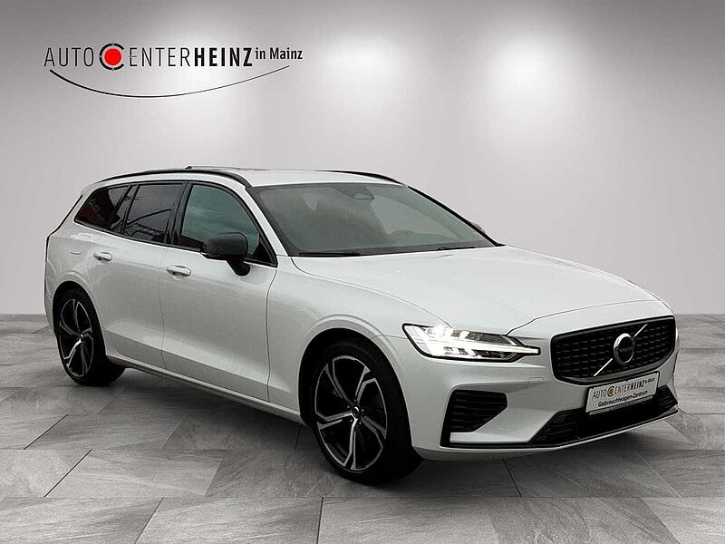 Volvo V60 Plus Dark Recharge Plug-In Hybrid AWD
