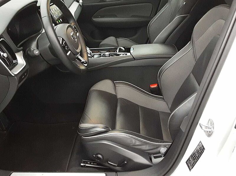 Volvo V60 Plus Dark Recharge Plug-In Hybrid AWD