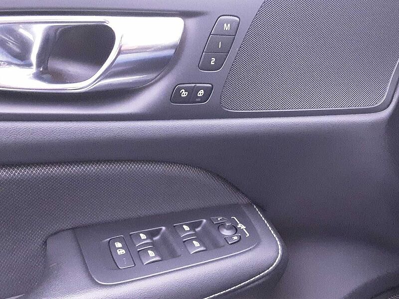 Volvo V60 Plus Dark Recharge Plug-In Hybrid AWD