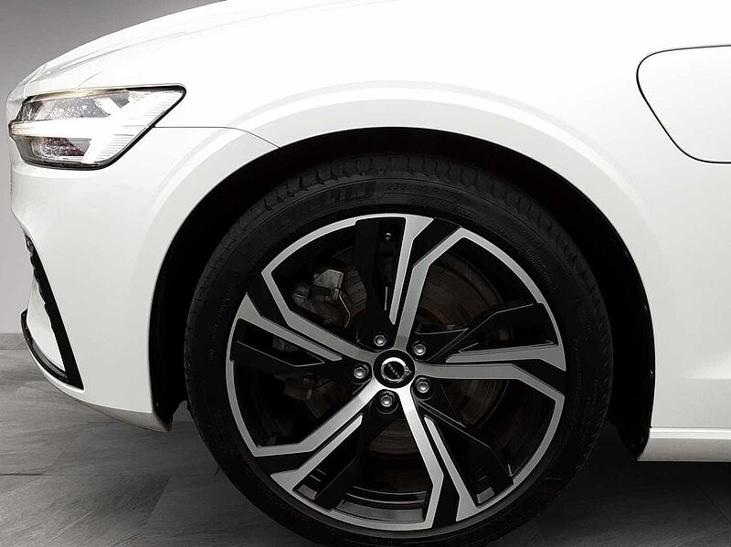 Volvo V60 Plus Dark Recharge Plug-In Hybrid AWD