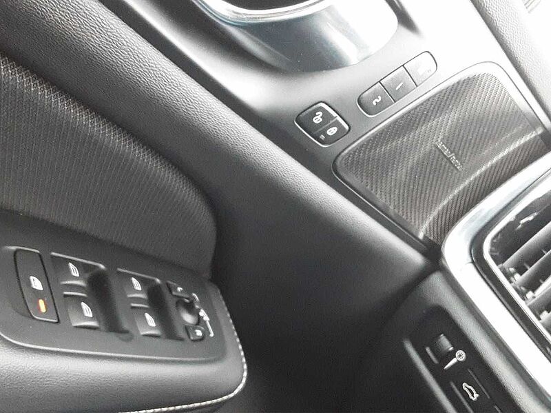 Volvo V60 R Design Recharge Plug-In Hybrid AWD