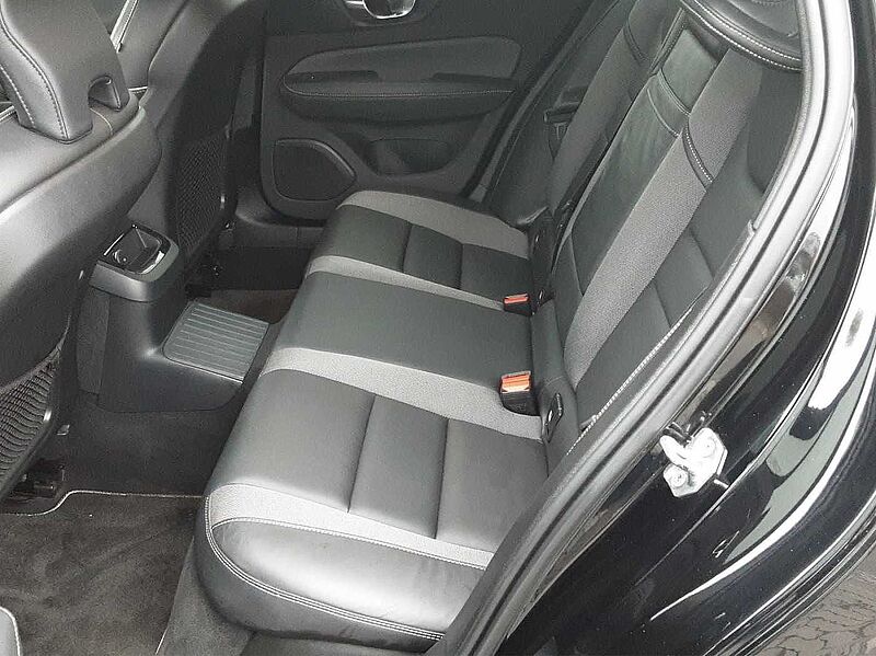 Volvo V60 R Design Recharge Plug-In Hybrid AWD