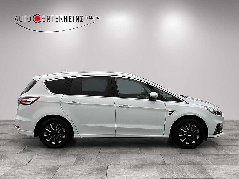 Ford S-Max Hybrid Titanium