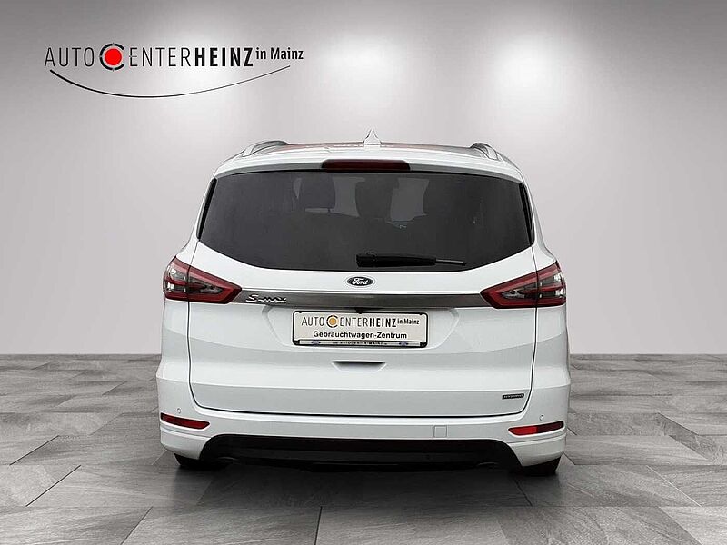 Ford S-Max Hybrid Titanium