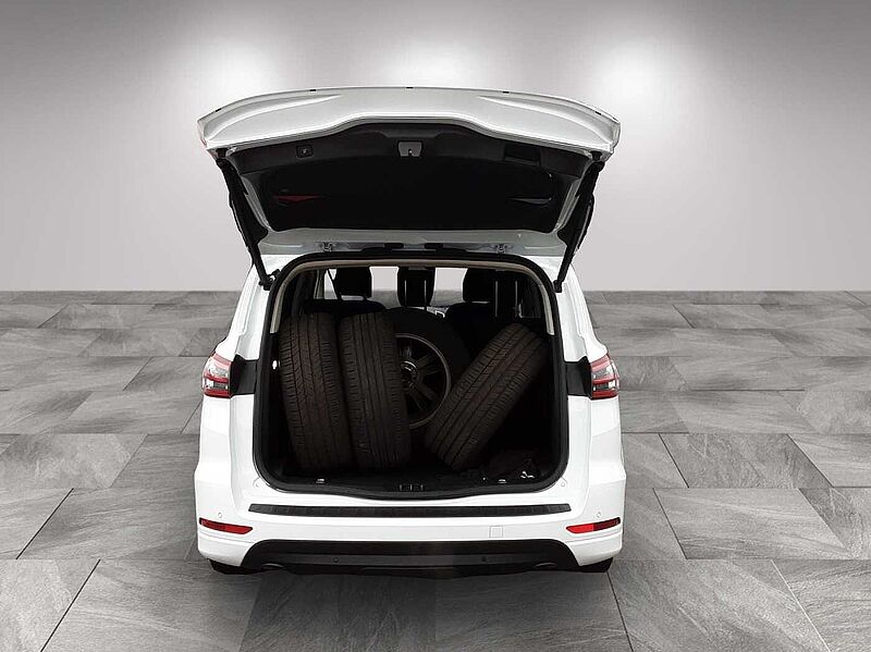 Ford S-Max Hybrid Titanium