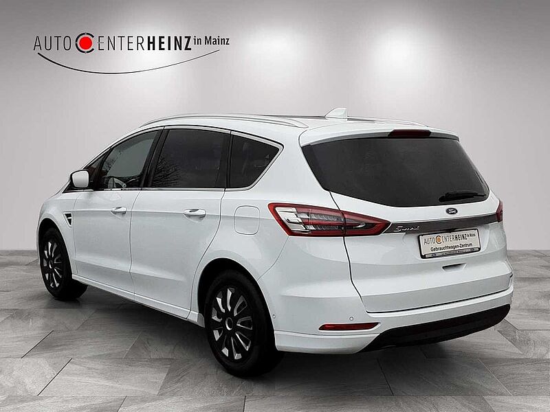 Ford S-Max Hybrid Titanium