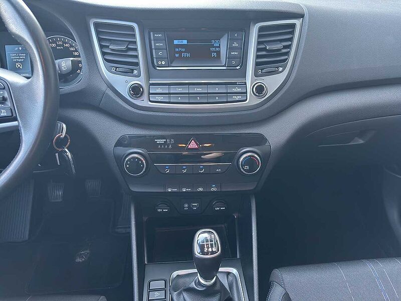 Hyundai Tucson blue Classic 2WD