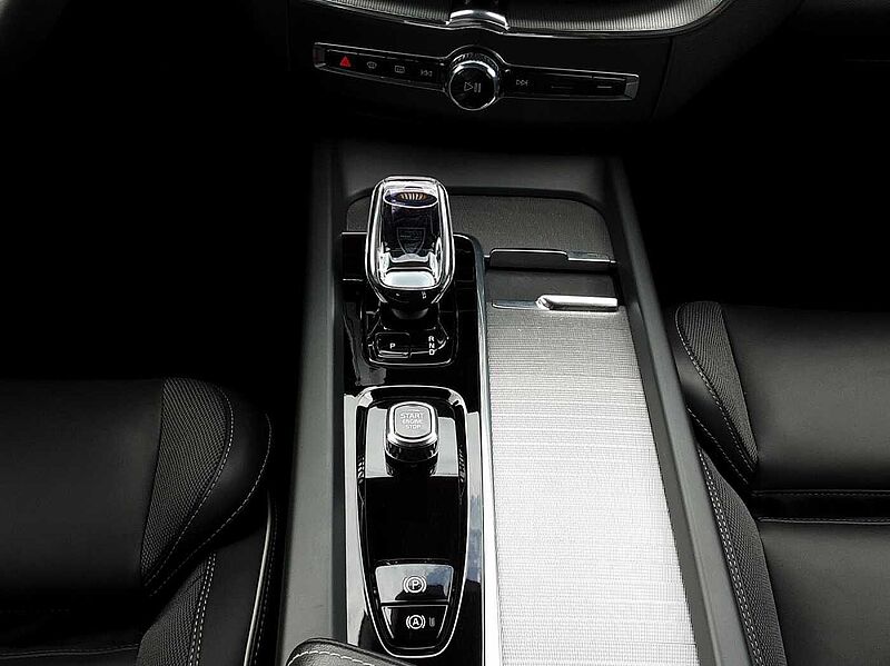 Volvo XC 60 Plus Dark 2WD