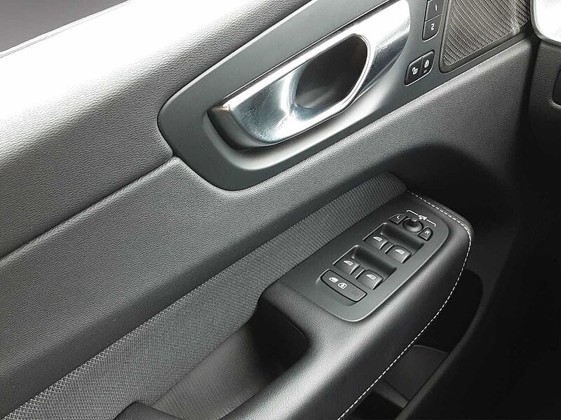 Volvo XC 60 Plus Dark 2WD