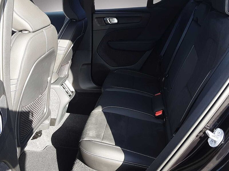 Volvo XC 40 Plus Black Edition 2WD