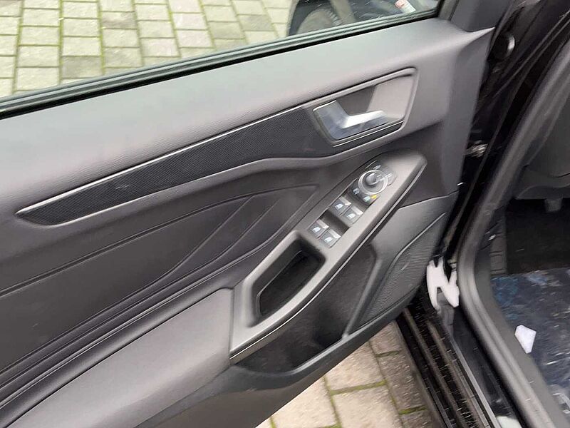 Ford Focus 1.0 EcoBoost Hybrid ST-LINE X